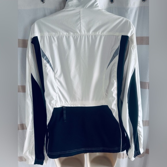 Nike White and Black Sporty Athletic Warm Lightweight Design Women Jacket Small - Picture 7 of 11